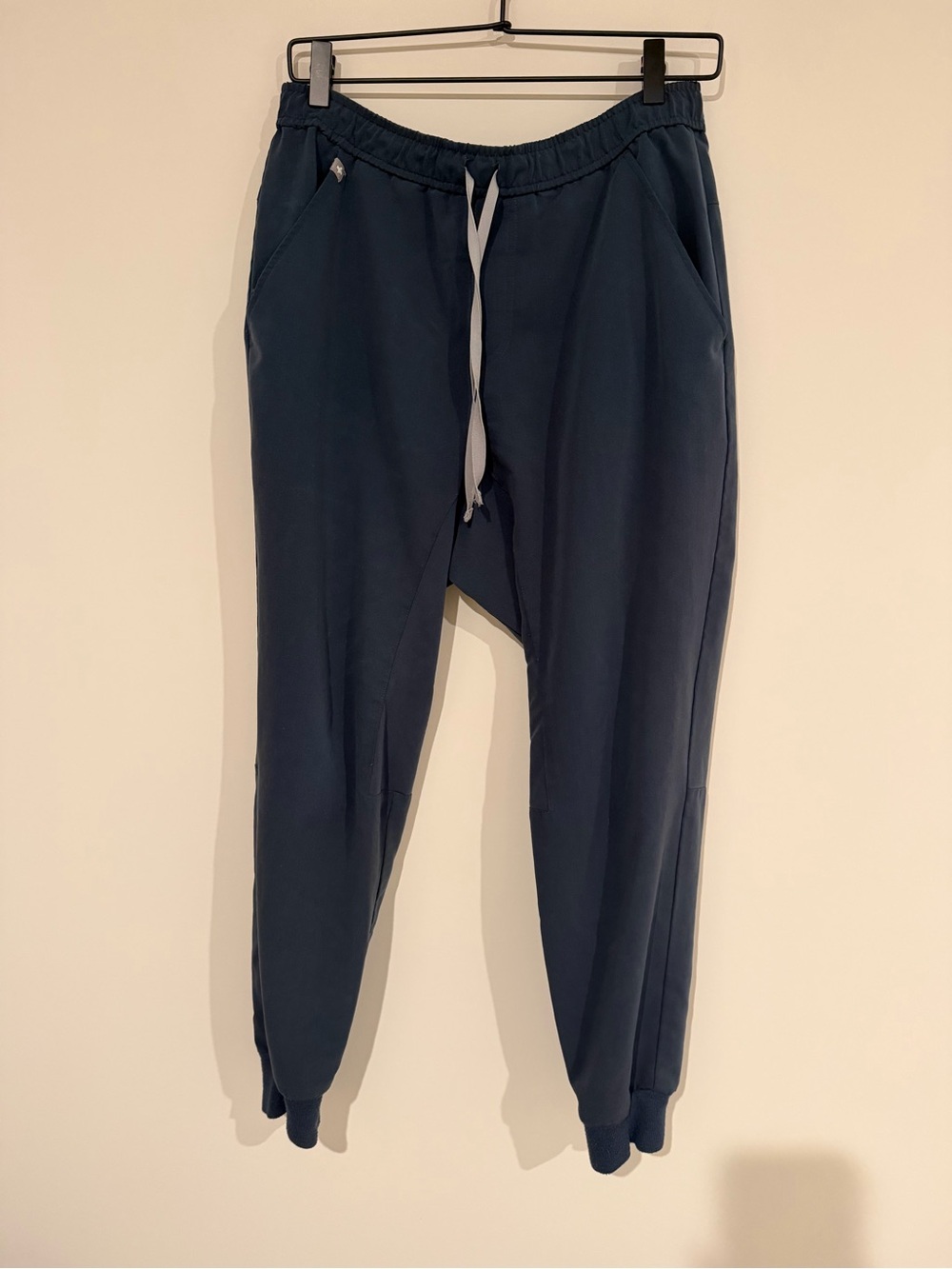 Figs Men's Navy Drawstring Jogger scrub pants with Elastic Cuffs